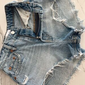 Zara women’s denim shorts. Excellent condition.